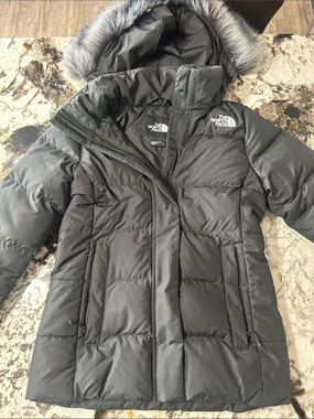 The North Face Women's Black Quilted Puffer Parka with Faux-Fur Trim Hood